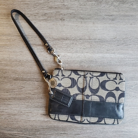 Coach Handbags - Coach Wristlet
